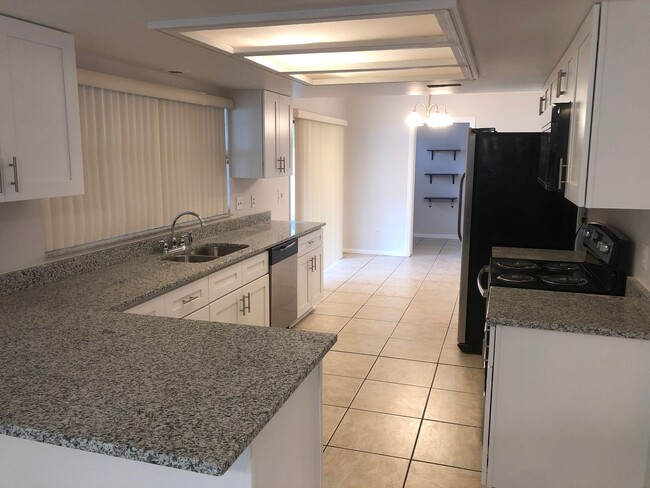 Building Photo - 4/2 Beautiful completely updated home in O...