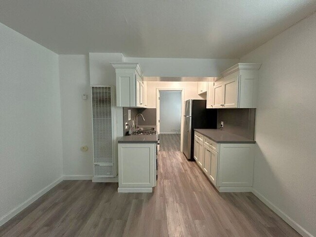 Foto del edificio - Comfortable, cozy 1-bdr right at downtown Shattuck Ave,  in close proximity to the Cal campus.