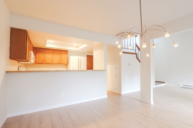 Building Photo - Spacious 3bd/2.5ba Smoketree Condo in Federal Way!