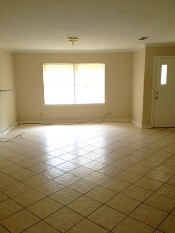 Building Photo - 1437 Santa Rosa Dr