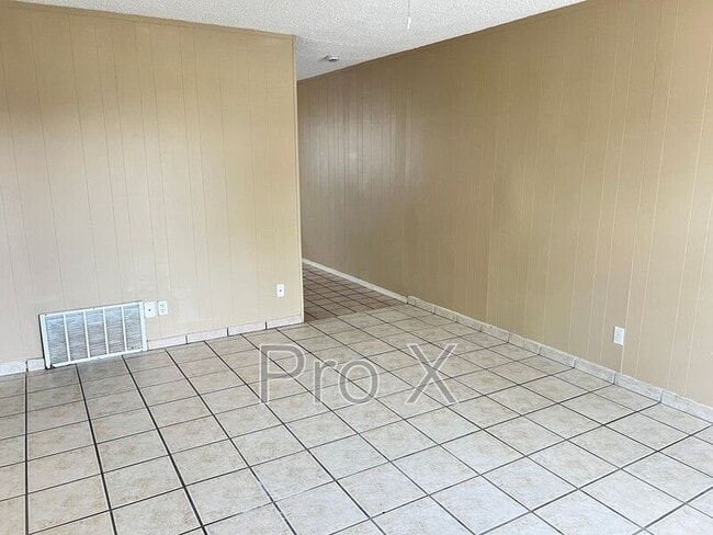 Building Photo - 1042 W Hendrix St
