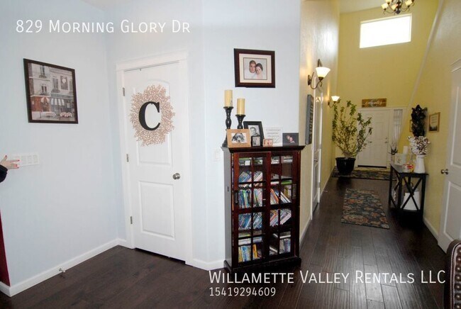 Building Photo - Newer home in North Independence