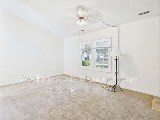 Foto del edificio - 7115 Senn Way