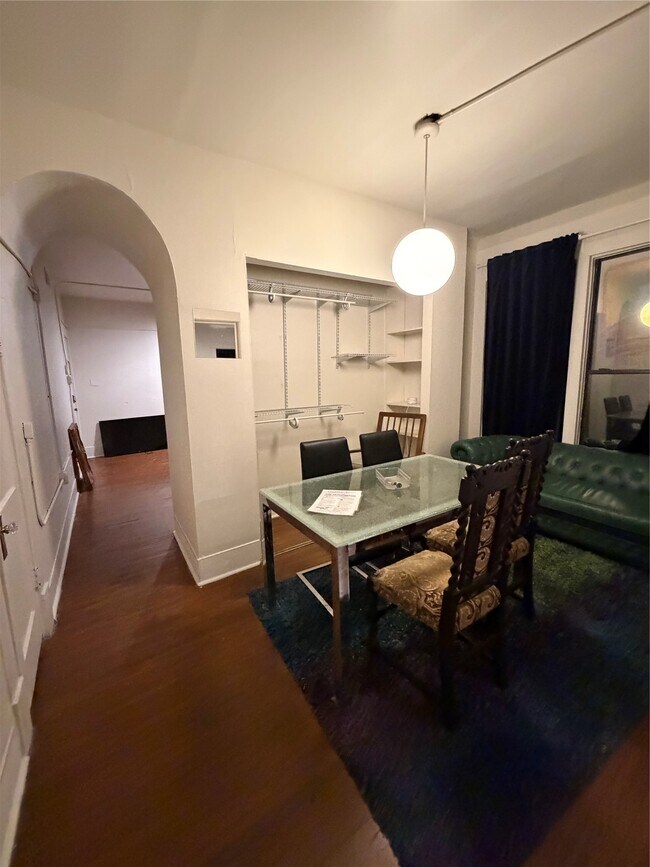 Foto del edificio - 402 Hyde Park Blvd