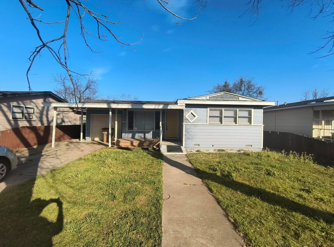 Primary Photo - Charming 2-Bedroom Home in a Convenient Lo...