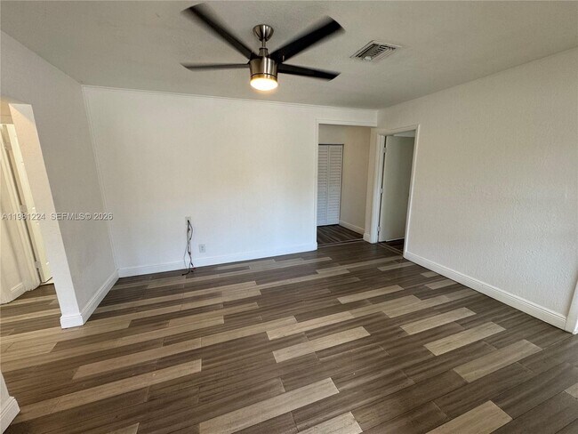 Foto del edificio - 1025 NW 7th Ave