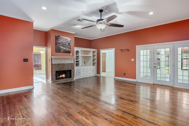 Building Photo - "Elegant 4-Bedroom Home in Bossier City with Granite Countertops & Cozy Fireplace!"