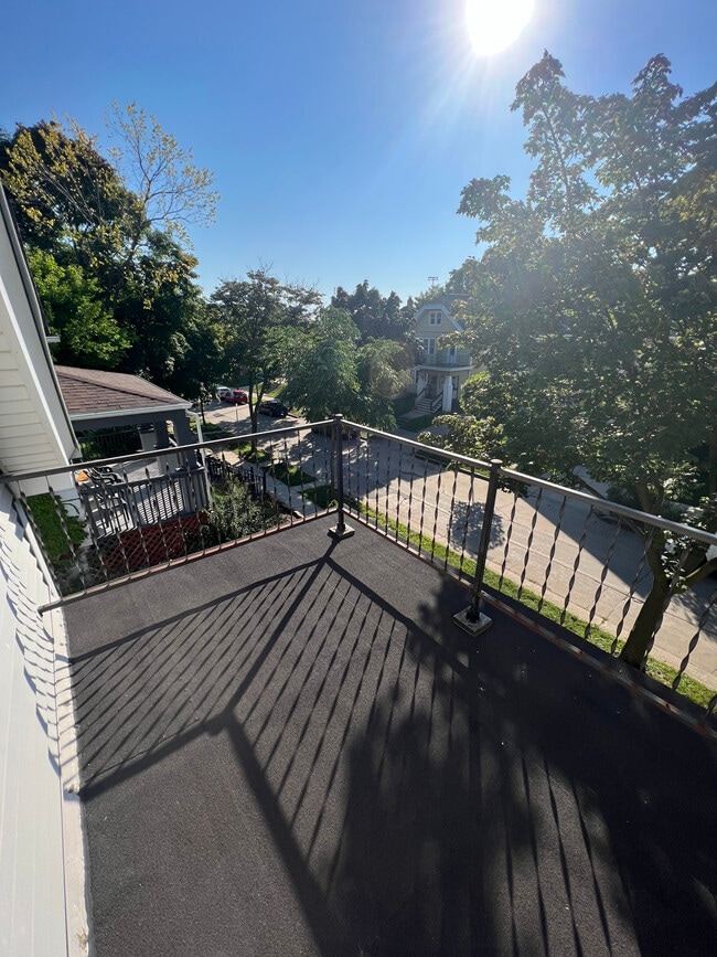 private balcony - 1440 N 49th St