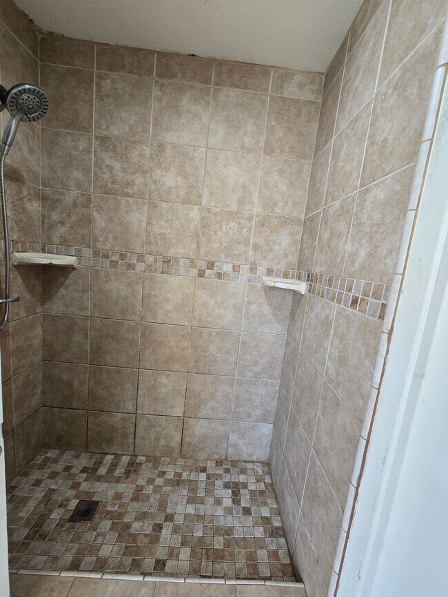 Building Photo - 2 BR 1 BA Country home available now