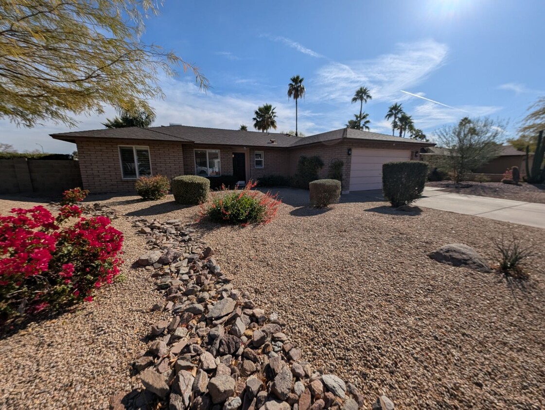 Primary Photo - 3 Bedroom Home in the La Paz at Desert Spr...