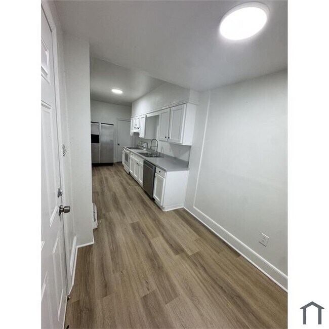 Foto del edificio - 108 S 8th Ave