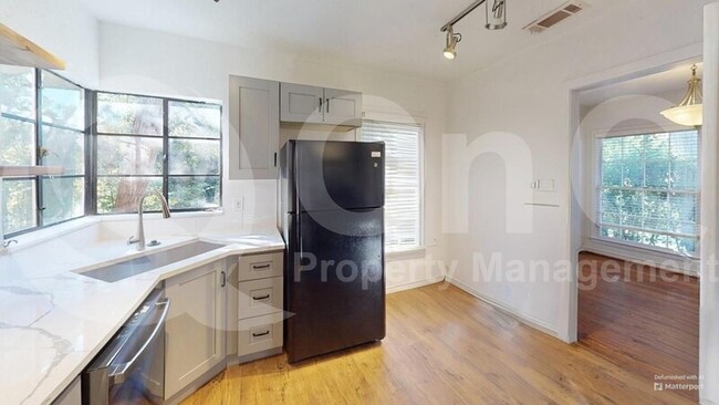 Building Photo - 330 Appian Way