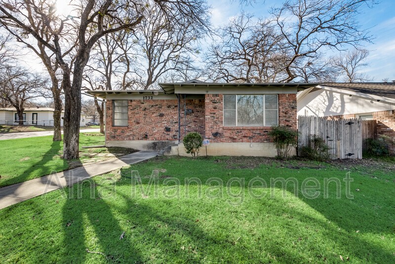 Primary Photo - 1732 Holt St