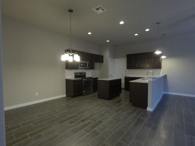 Building Photo - LUXURY TOWNHOME LOCATED IN BASTROP, TEXAS!