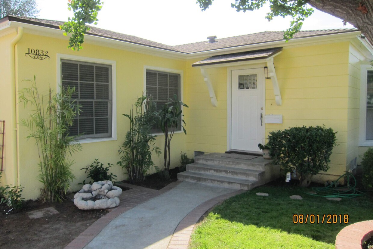 Primary Photo - 10832 El Rey Dr