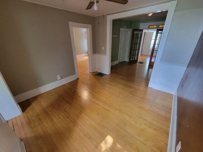 Foto del edificio - 1206 E 3rd St