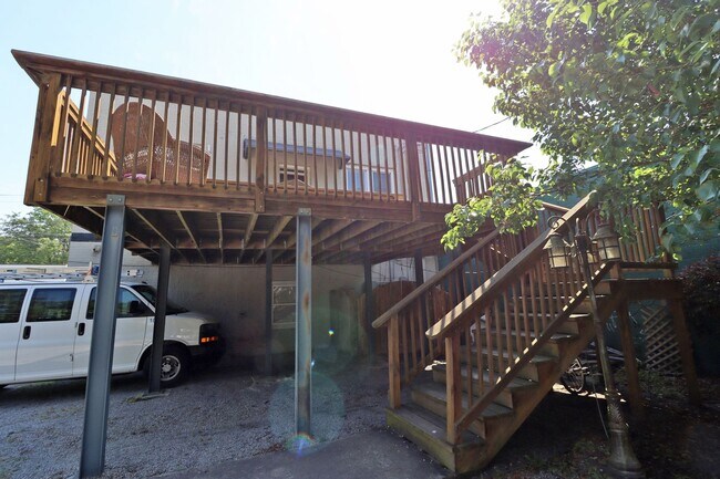 Foto del edificio - 4BR/2.5BA Urban Charm Meets Creative Energ...
