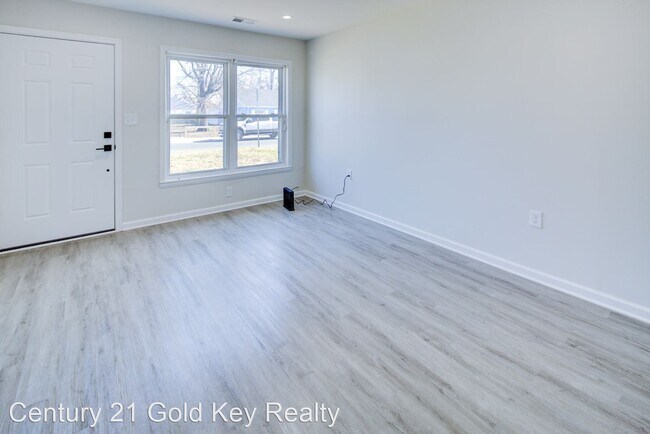 Foto del edificio - 3 br, 1 bath House - 7 Simonds Drive