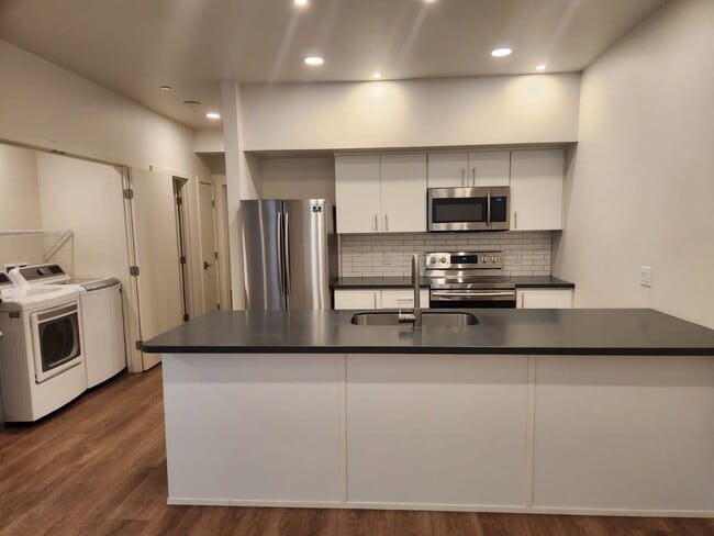 Foto del edificio - Golf View 2 Bedroom, 2 Bath Flat