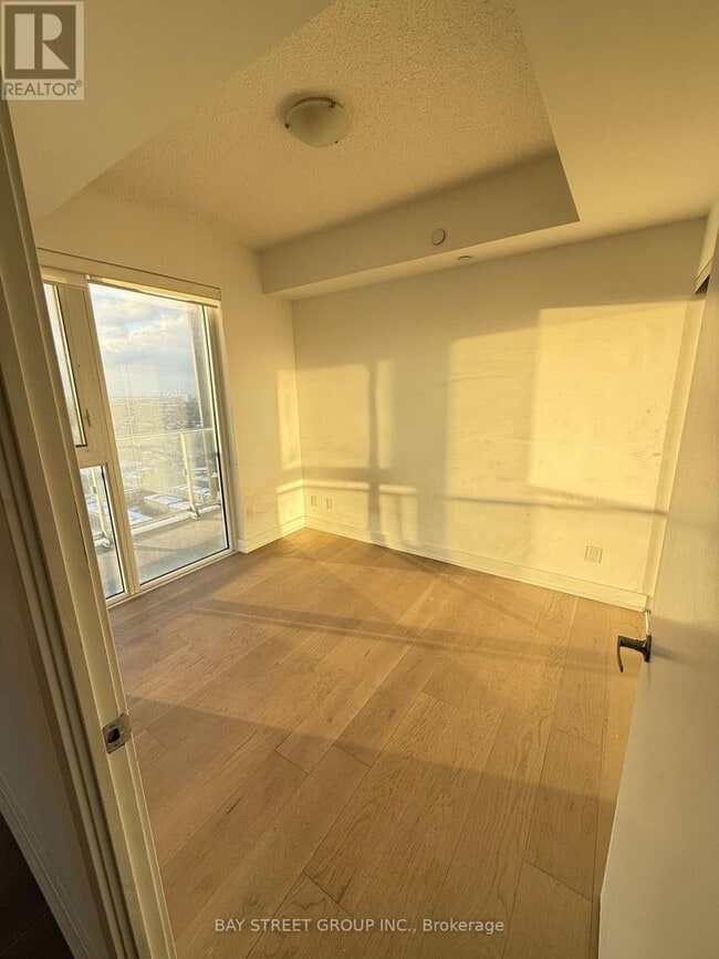 Photo du bâtiment - 5180 Yonge St