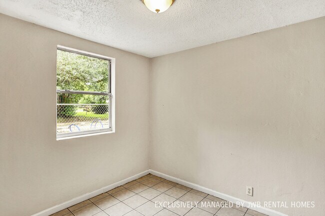Foto del edificio - 1530 W 21st St