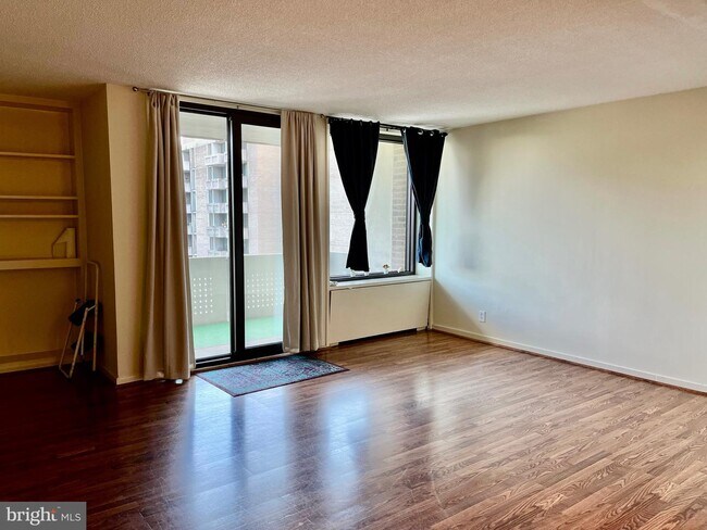 Foto del edificio - 300 M St SW