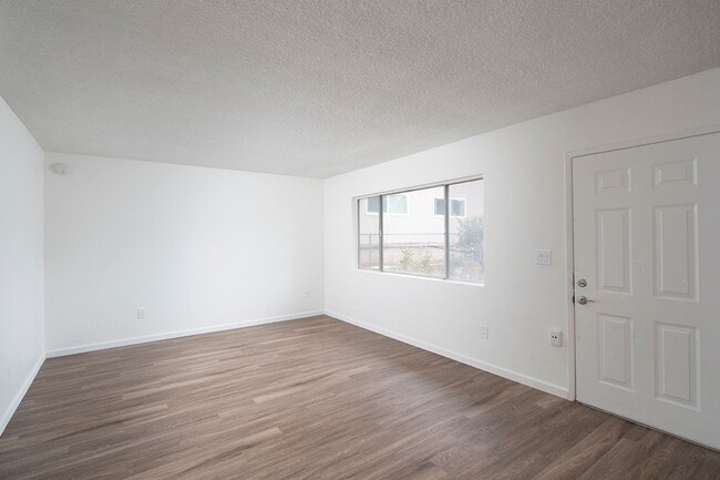 Building Photo - Charming 2 Bedroom Cottage in a Great Esco...