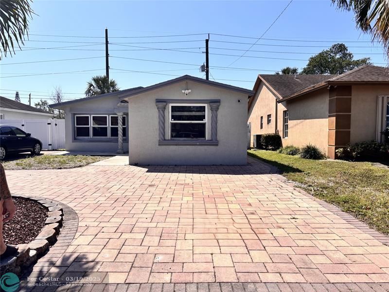 Foto principal - 2910 NW 6th Ct