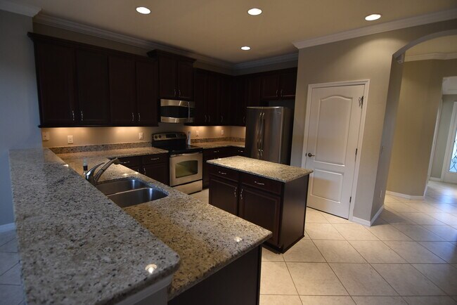 Foto del edificio - 2 Story Townhome in Terracina at Lake Forest!