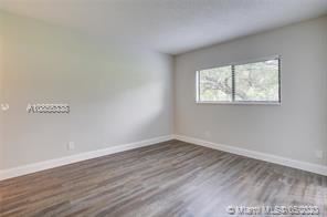 Building Photo - 2 br, 2 bath  - Westview