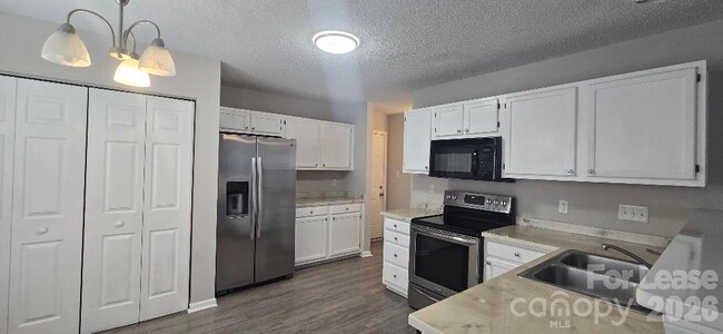 Building Photo - 14109 Southbridge Forest Dr