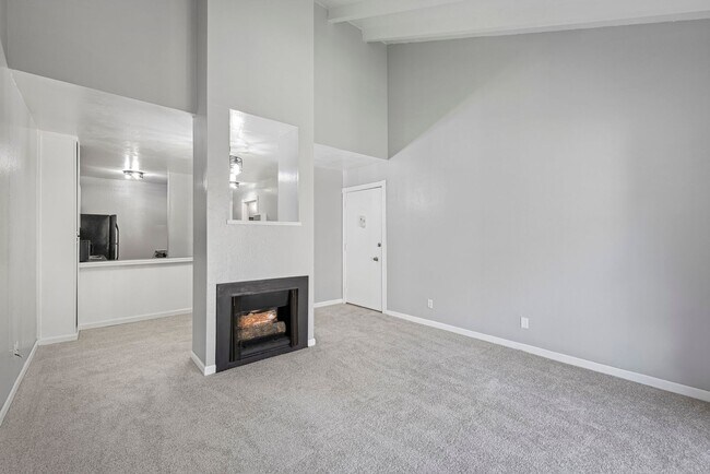 Foto del edificio - Walnut Creek! 1 bedroom 1 bathroom, Walk t...