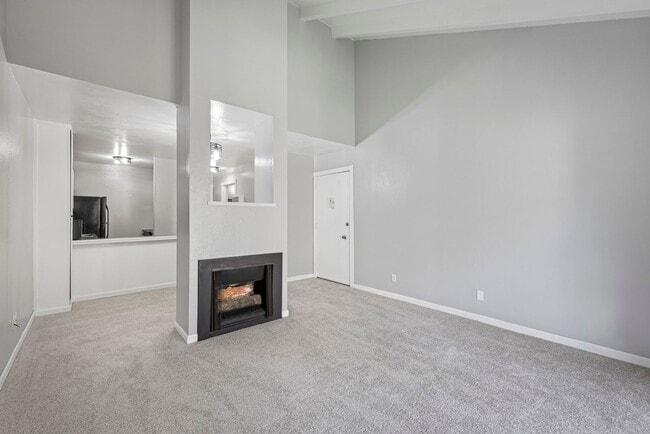 Building Photo - Walnut Creek! 1 bedroom 1 bathroom, Walk t...