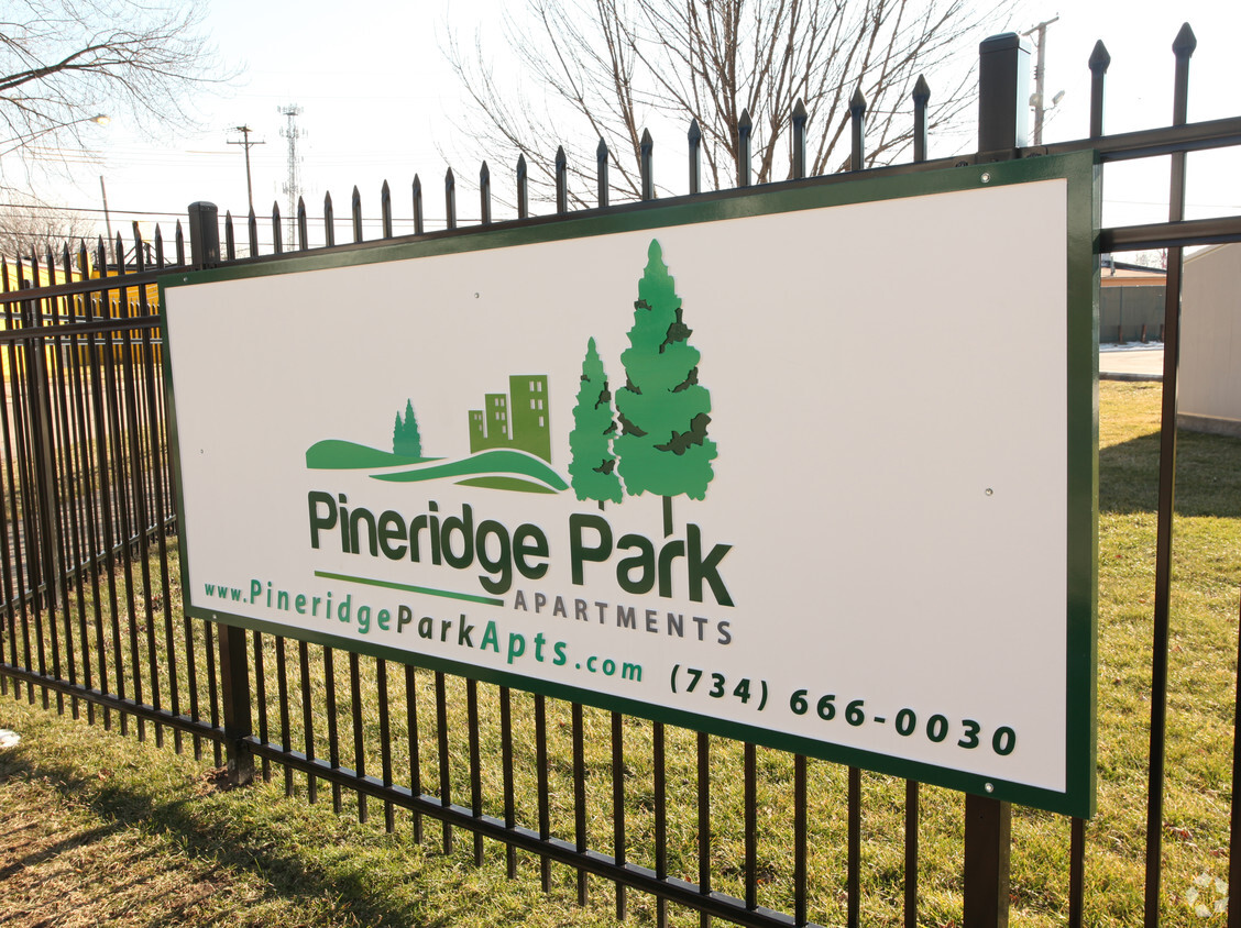 Pineridge Park - Pineridge Park Apartments