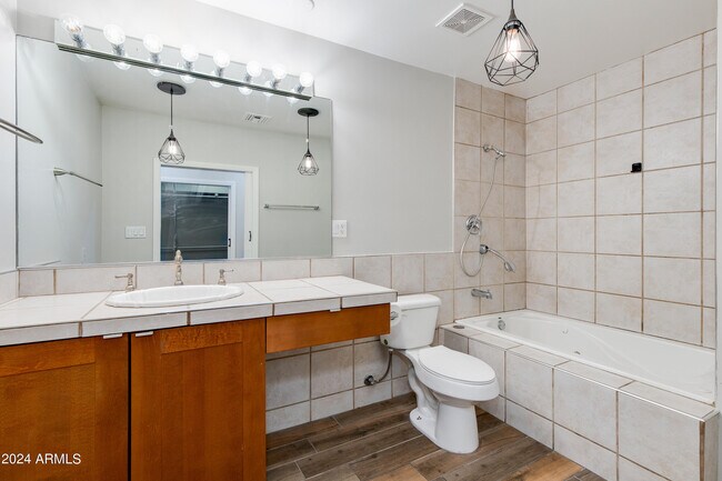 Foto del edificio - 2348 N 28th Pl