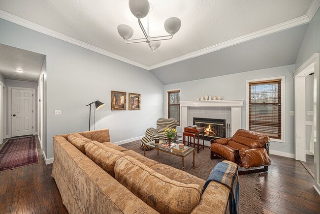 Building Photo - 1401 NE Weddle Ln
