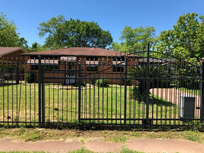 Foto del edificio - 4544 Westwood Park Dr