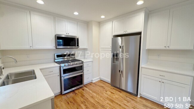Foto del edificio - Remodeled 2 BD | 1BA Duplex - First Edition Lake Oswego