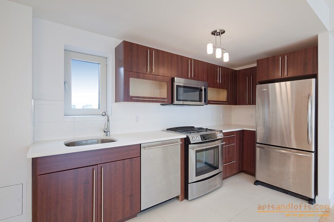 Building Photo - 302 2nd St