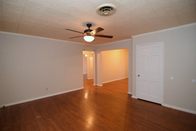Building Photo - Country Club Hills Condo For Lease