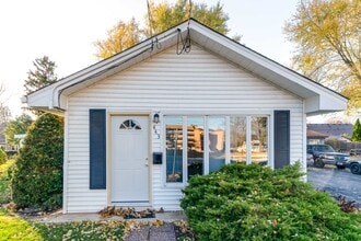 Building Photo - 443 N Main St