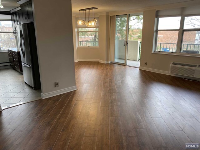 Building Photo - 200 Grand Cove Way