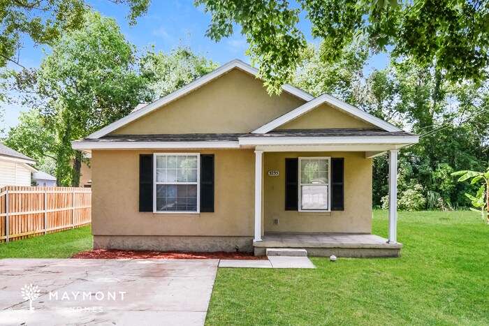 Foto principal - 3235 Gilmore St