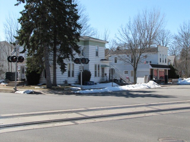 Building Photo - 912 N 6th St