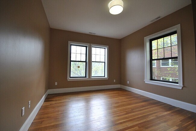 Building Photo - 1592 Beacon St