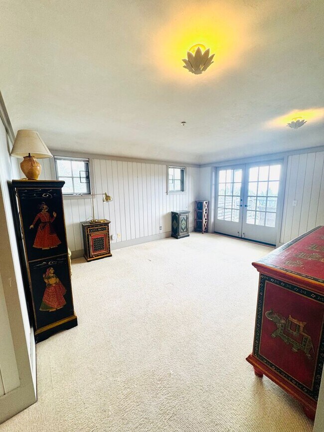 Foto del edificio - Majestic Farmhouse Retreat on 39 Acres wit...