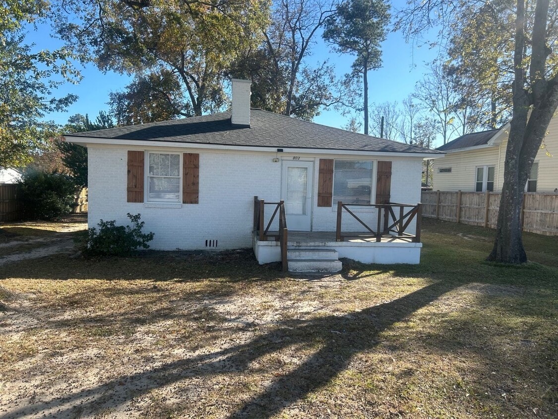 Primary Photo - 803 Center St