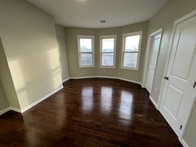 Unit 1 - 445 Avon Ave