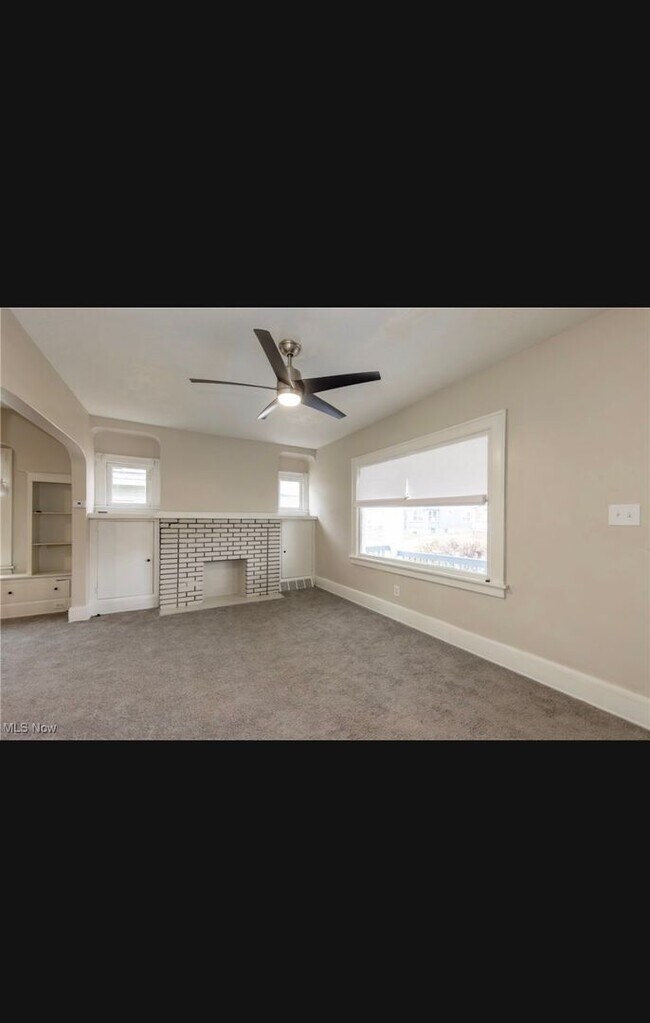 Building Photo - Charming 4-Bedroom Property in Prime Location