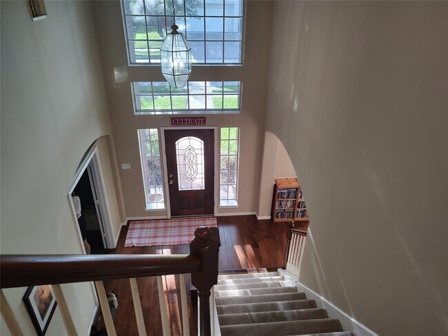 Building Photo - 16022 Lakegrove